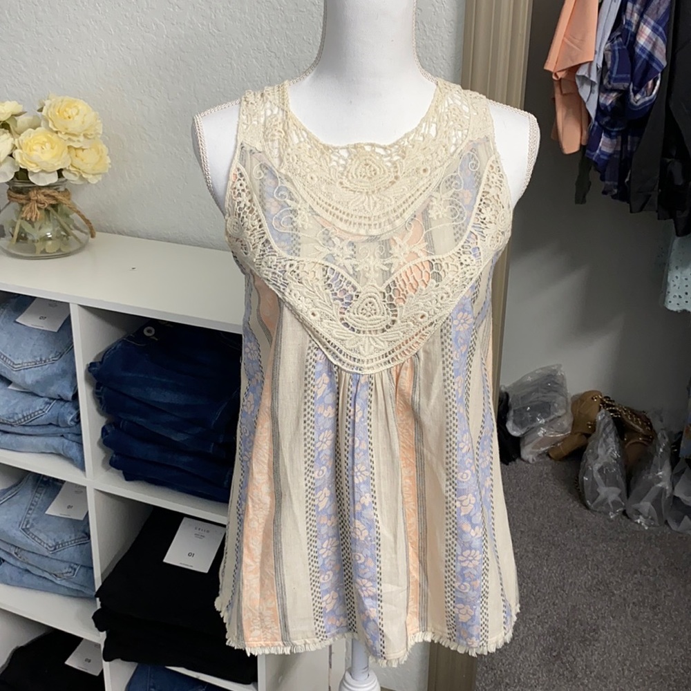 Blu Pepper Lace Neck Floral Contrast Top Size Small